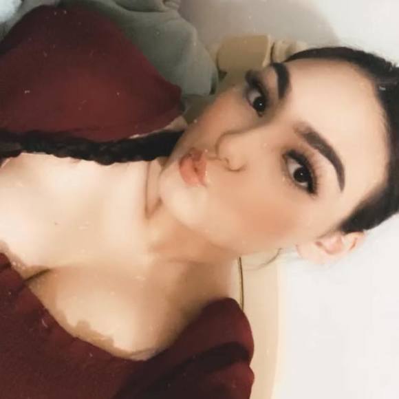 Meet your Posher, Lisa - Picture 1 of 1